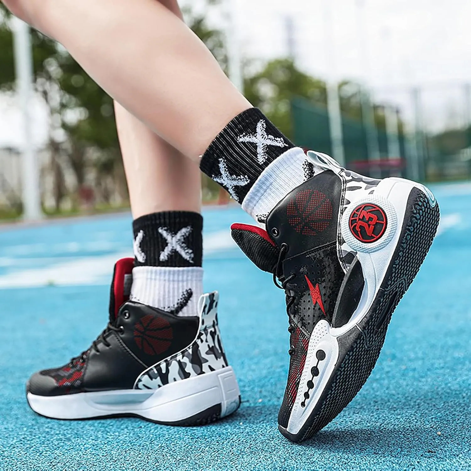 Kids Basketball Shoes Boys Girls High Top Sneakers Comfy Breathable Outdoor Cushioning Athletic Shoes for Training Running